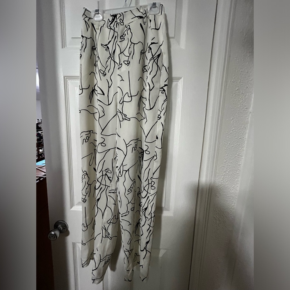 Le Lis Collection White & Black Print Pants Size: S NWT